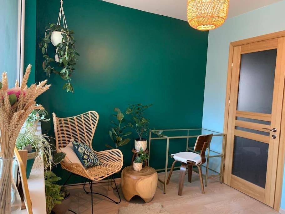 Three Bedroom With Two Terraces For 7people+baby Huoneisto